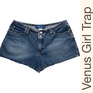 Venus Girl Trap Jean Shorts‎